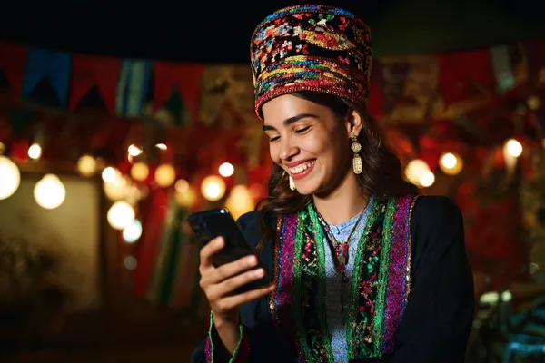 A confident dealer surrounded by casino chips inviting players to access their PARIPULSEE account, reflecting quick and easy login options.